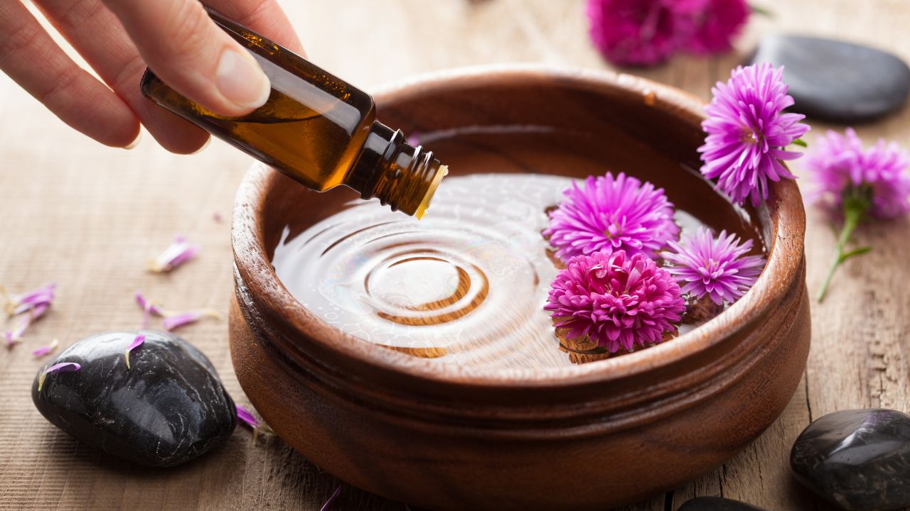 Leia mais sobre o artigo Aromaterapia: Explorando os Benefícios e a Magia dos Aromas