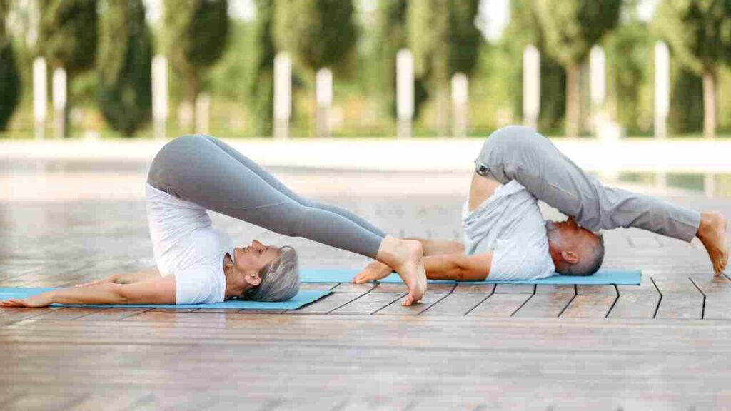 halasana-postura-do-arado-yoga