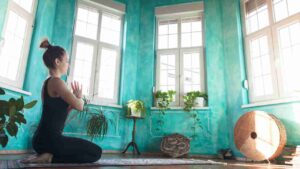Leia mais sobre o artigo Desperte com Energia: A Transformação Matinal do Yoga